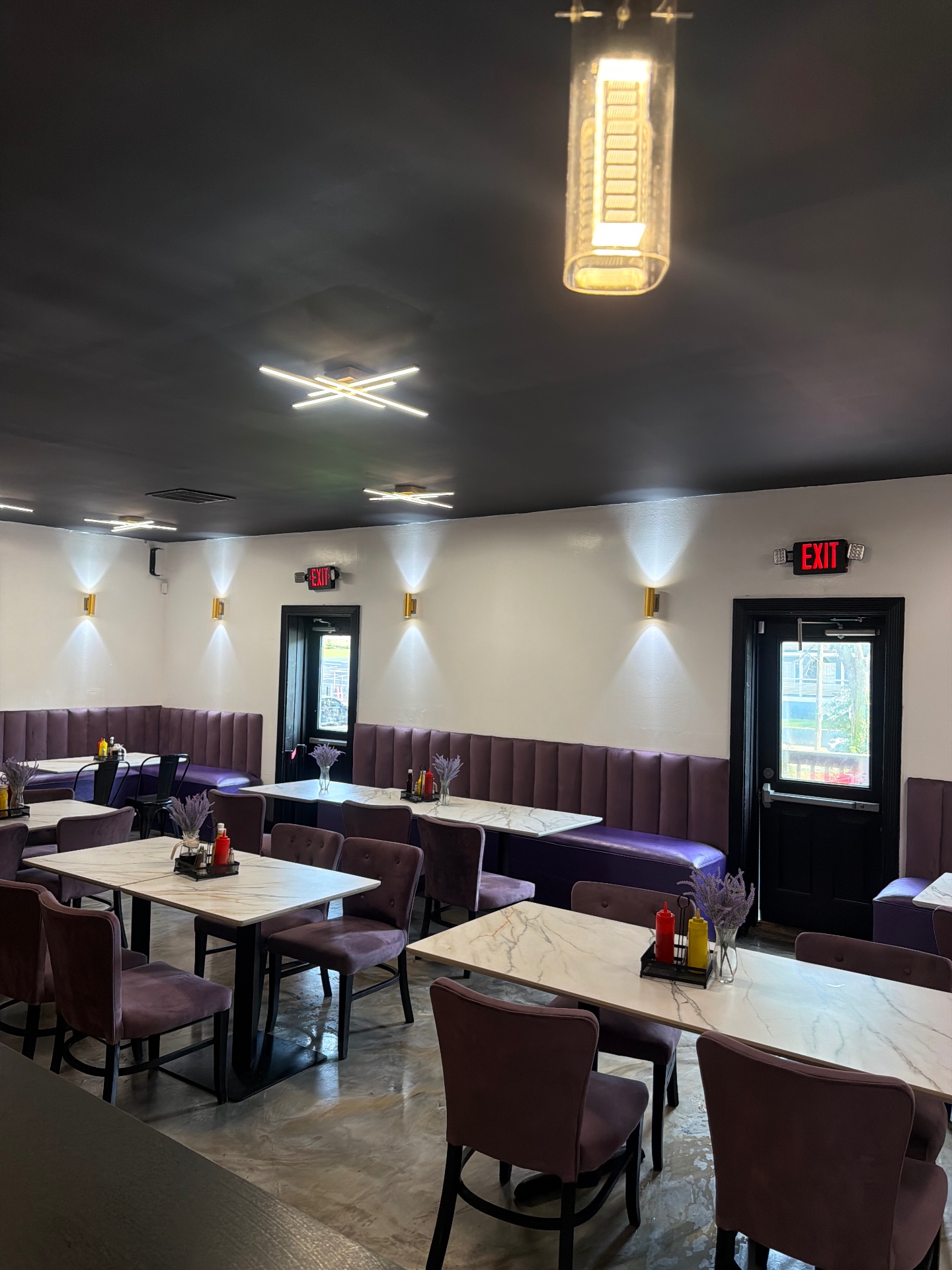 JW Honeys dining room with plum booths and marble tables